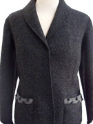 Klicken zum Vergrößern >> Graue Jacke